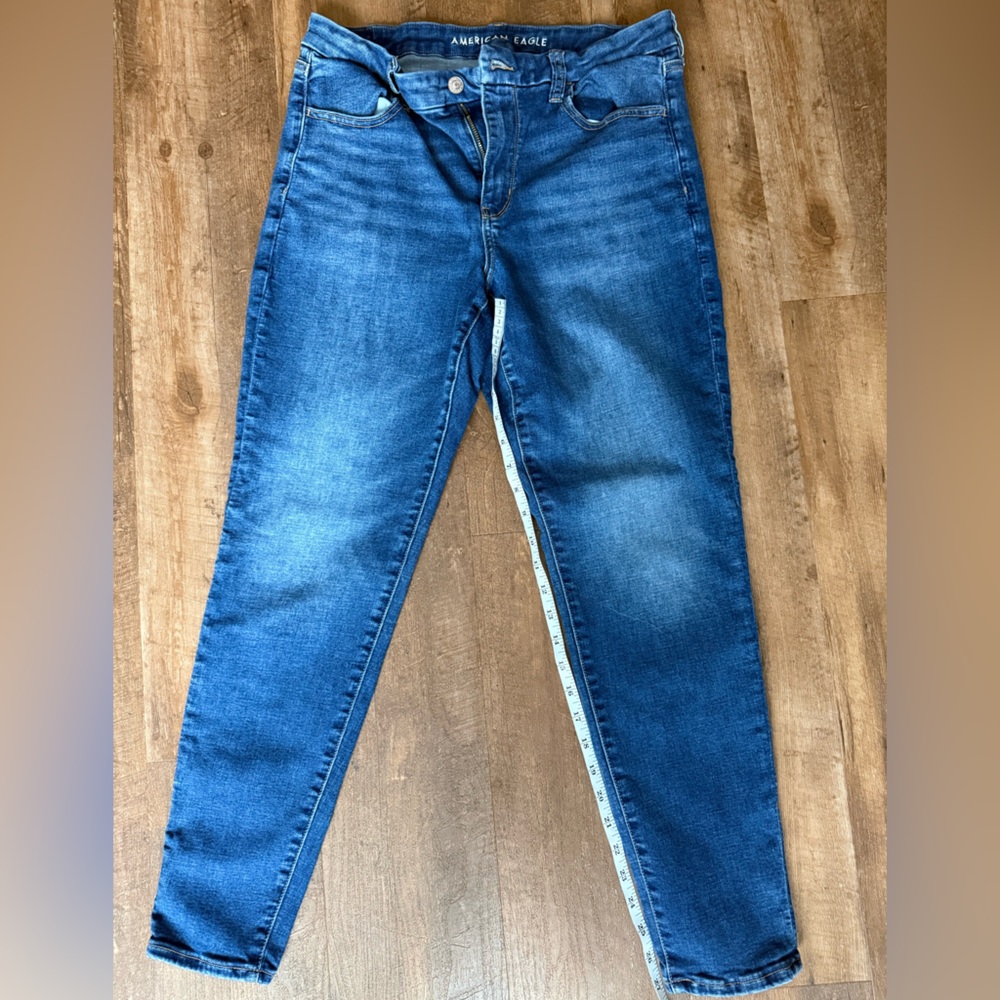 American Eagle Outfitters Women’s curvy high rise jeggings  in Medium Blue Wash